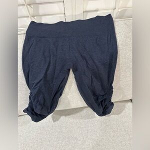Lululemon Navy Blue cropped leggings no tag size 6